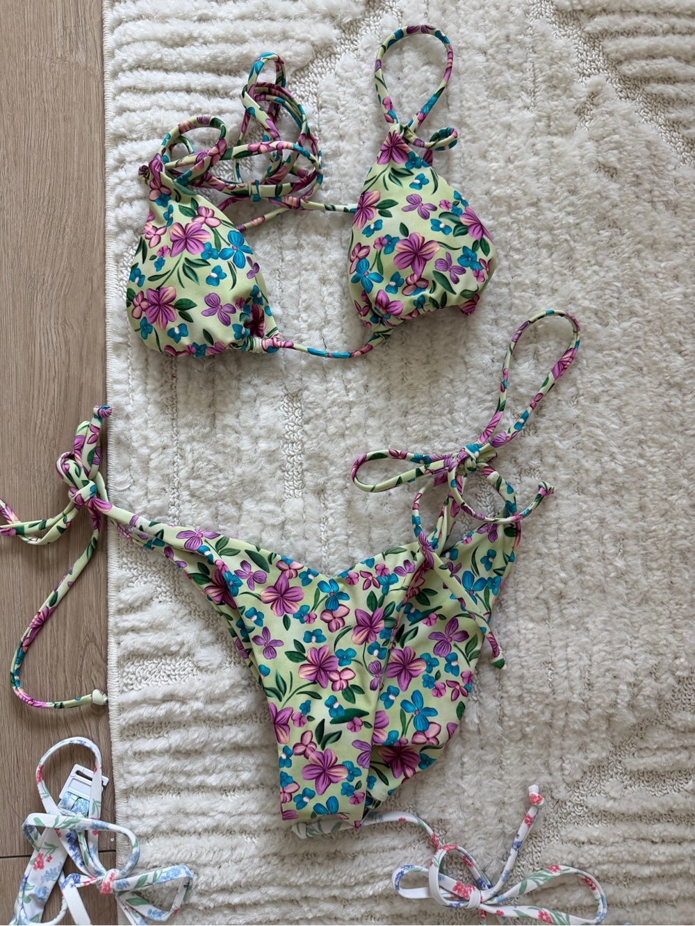 Blackbough Kelly top & cheeky bottom como la flor - Picture 3 of 3